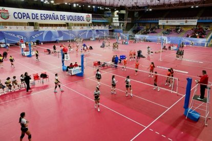 Vista panorámica del polideportivo Pisuerga ayer con la Copa de España. / MONTSE ÁLVAREZ