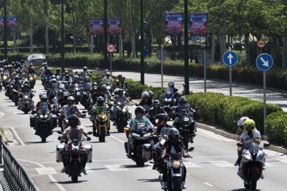 V desfile motero y ofrenda floral por los caídos en accidente de moto en el Puente de la Hispanidad- PHOTOGENIC