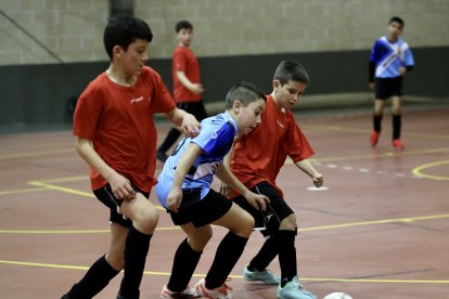 Imagen de fútbol sala en los Juegos Escolares de la Diputación. / M. ÁLVAREZ