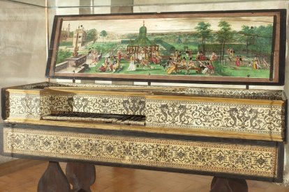 Virginal construido en 1578 por el artesano flamenco Hans Bos.-  E.M.