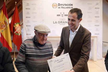 El presidente de la Diputación de Valladolid, Conrado Íscar, preside la entrega de cheques válidos por el cumplimiento de una ilusión dentro de la campaña ‘Sueños y deseos’ - ICAL