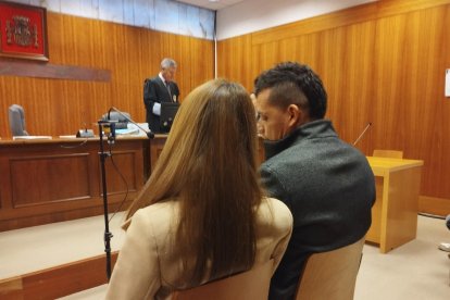 El matrimonio comparte banquillo donde ha sido juzgado por el supuesto maltrato de dos de sus hijos. - EUROPA PRESS