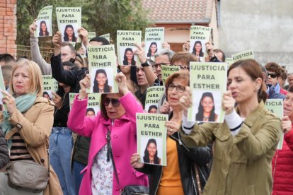 Concentración por Esther López en Traspinedo.- J. M. LOSTAU