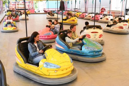 Carruseles de las Ferias de Valladolid en el Día del Niño.- J.M. LOSTAU