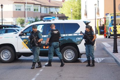 La Guardia Civil en Santovenia de Pisuerga tras el asesinato.- PHOTOGENIC