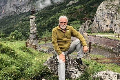 Isidoro Rodríguez en el Mirador del Tombo de Posada de Valdeón./ ArgiComunicación