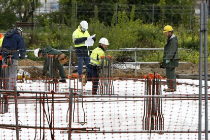Funcionarios trabajan en las calles. E.M