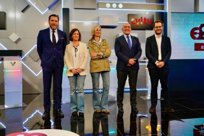 Los candidatos a la alcaldía de Valladolid: Óscar Puente (PSOE), María Sánchez (VTLP), Irene Carvajal (Vox), Jesús Julio Carnero (PP) y Pablo Vicente (Cs), en el debate electoral de La 8. -ARGI