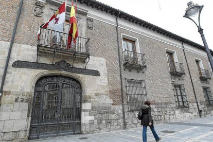 Imagen de archivo de la fachada de la Diputación de Valladolid.- E. M.