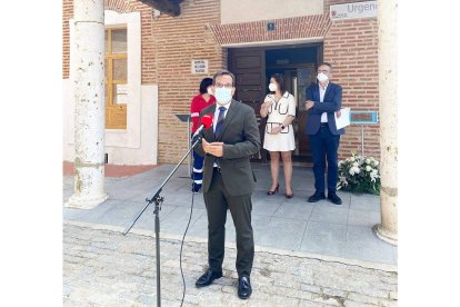 Augusto Cobos en el homenaje a Celsa Rafael. / E.M.