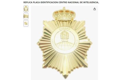 Réplica de una placa de identificación del Centro Nacional de Inteligencia.- E.M.
