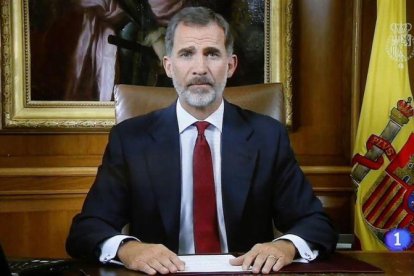 Imagen del mensaje televisado del Rey Felipe VI el 3 de octubre.-J P GANDUL / EFE