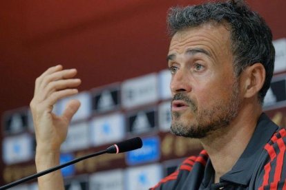 Luis Enrique, en la rueda de prensa previa al partido ante Bosnia en Gran Canaria.-EFE / ÁNGEL MEDINA G.