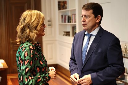 El presidente de la Junta de Castilla y León, Alfonso Fernández Mañueco, mantiene un encuentro con la ministra de Educación, Formación Profesional y Deportes, Pilar Alegría. ICAL