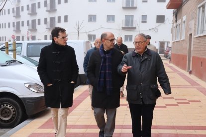 Los concejales del Grupo Municipal Socialista visitan las obras ya concluidas de Reyes Católicos en Valladolid. E.M.