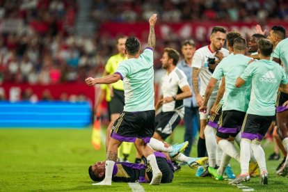 Ocampos se encara tras tumbar a Plaza. / RV / I. SOLA