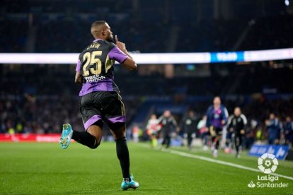 Larin celebra el 0-1 en el Reale Arena. / LALIGA