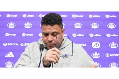 Ronaldo Nazario en su comparecencia anual ante los medios de comunicación tras el descenso del Real Valladolid. / J. M. LOSTAU