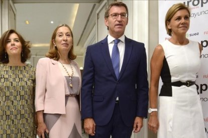 De izquierda a derecha, Soraya Sáenz de Santamaría, Ana Pastor, Alberto Núñez Feijóo y María Dolores de Cospedal, en septiembre de 2016 en Madrid. /-EFE/ EMILIO NARANJO