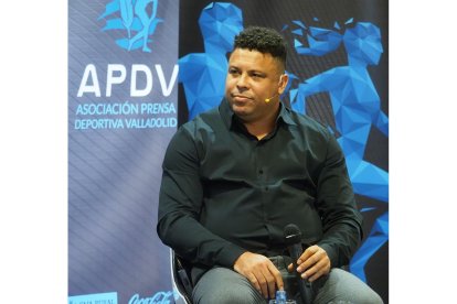 El presidente del Real Valladolid, Ronaldo Nazario, en los Desayunos de la APDV. /ICAL