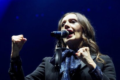 Luz Casal durante su concierto de las Fiestas de Valladoid 2023 en la Plaza Mayor.-PHOTOGENIC