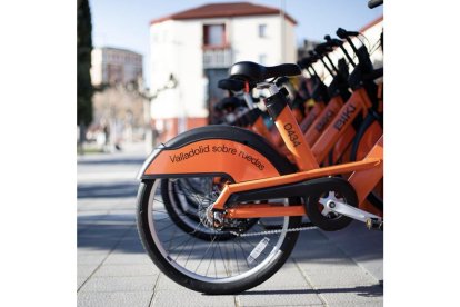 Un parking de Biki próximo a la estación de trenes. Twitter: José Alfonso Gálvez