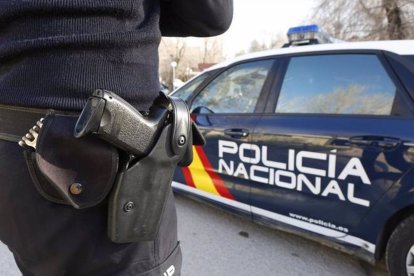 Agente de la Policía Nacional de Valladolid en una imagen de archivo - POLICÍA NACIONAL VALLADOLID