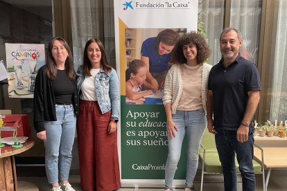 Natalia Sanz, directora Juan Soñador Valladolid, Natalia Díez, responsable de Acción Social de CaixaBank, Marta García, Área de Infancia, Juventud y Familia Juan Soñador Asturias- CyL y Óscar Castro, Director Delegación Territorial Asturias-Castilla y León