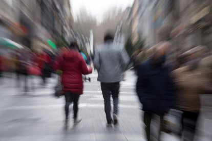 Gente paseando en el centro de Valladolid.|. Photogenic/ Iván Tomé