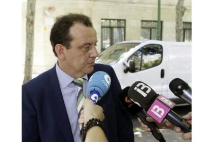 GRA140 PALMA DE MALLORCA, 25/06/2014.- El fiscal anticorrupción, Pedro Horrach, abandona la Fiscalia General tras conocer el auto de finalización de la instrución del caso Nóos. EFE/Monserrat T Diez-MONTSERRAT T DIEZ / EFE