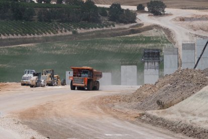 Obras de la autovía del Duero en la zona de Valbuena de Duero. PHOTOGENIC/MIGUEL ÁNGEL SANTOS