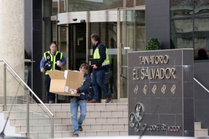 Agentes de la Policía investigan una posible estafa en tanatorios de Valladolid por cambios de los ataúdes antes de las incineraciones