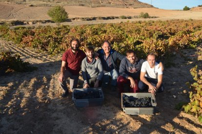 Tomás Postigo junto a sus cuatro hijos que están implicados en la bodega y son su otro legado; de izquierda a derecha, Gabriel, Juan Tomás, Nicolás y Alberto.- LA POSADA