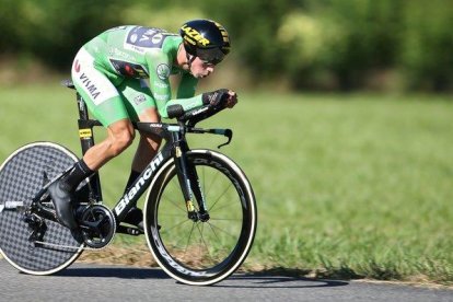 El esloveno Primoz Roglic, del equipo Jumbo-Visma, durante la contrarreloj de este martes.-EFE