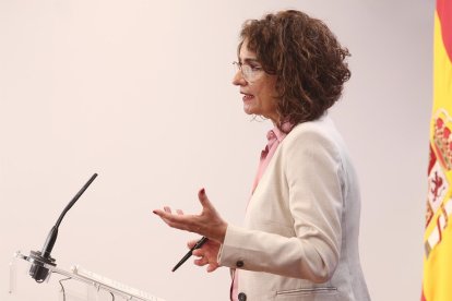 La ministra María Jesús Montero, de quien ha sido publicada una Orden en la que se determina el importe que percibirán las entidades locales como compensación del IVA que dejaron de percibir en 2017. -E. PRESS