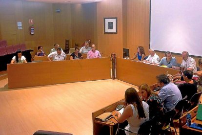 Pleno celebrado ayer en el Ayuntamiento de Laguna de Duero.-EL MUNDO