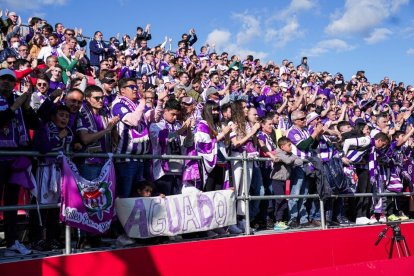 Afición del Real Valladolid en Miranda. / RV. / I. SOLA