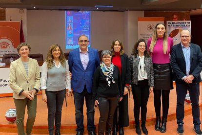 Mesa redonda sobre el valor del deporte femenino. / FBCyL