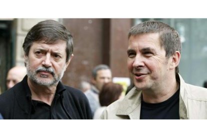 Arnaldo Otegi y Rafa Díez Usabiaga, en una imagen de archivo.-PERIODICO (EFE / LUIS TEJIDO)