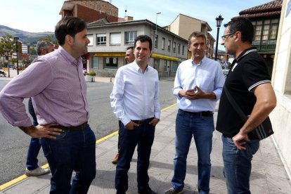 'Cumbre minera' en La Robla organizada por el PSOE de Castilla y León con su secretario general, Luis Tudanca, el secretario provincial del PSOE de León, Tino Rodríguez (I), el alcalde de La Robla, Santiago Dorado (2D), alcaldes y portavoces socialistas d-ICAL