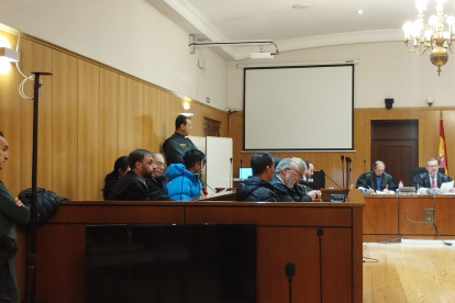 Los condenados y sus defensas durante el juicio celebrado en la Audiencia de Valladolid. - EUROPA PRESS