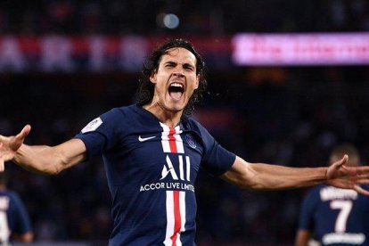 Cavani, durante un partido con el PSG.-FRANCK FIFE / AFP