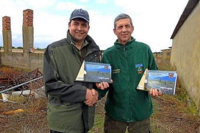 Enrique Moyano y Gerardo Capa, ayer tras disputarse el Provincial.-L. FUENTE