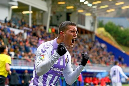 Sergi Guardiola festeja un gol con el Real Valladolid / PHOTO DEPORTE