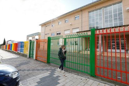 Fachada de un colegio.- E.M.