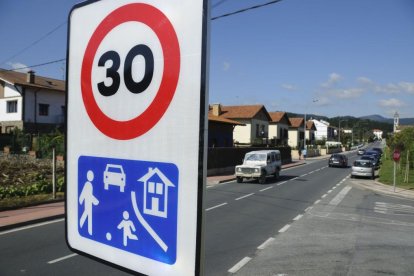 Señal de limitación de velocidad de 30 km/h. -PATXI CORRAL