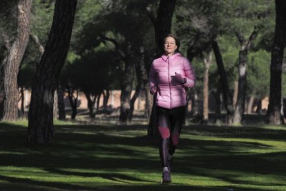 La atleta vallisoletana Sara Valderas corre en el Pinar..-MIGUEL ÁNGEL SANTOS