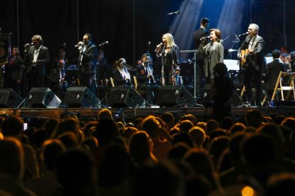 Concierto de Mocedades en la Plaza Mayor. - J. M. LOSTAU