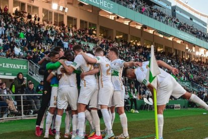 El Elche celebra un gol.