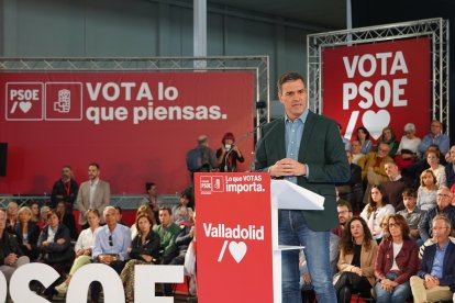 El secretario general del PSOE y presidente del Gobierno, Pedro Sánchez, participa en un acto público en Valladolid. -ICAL